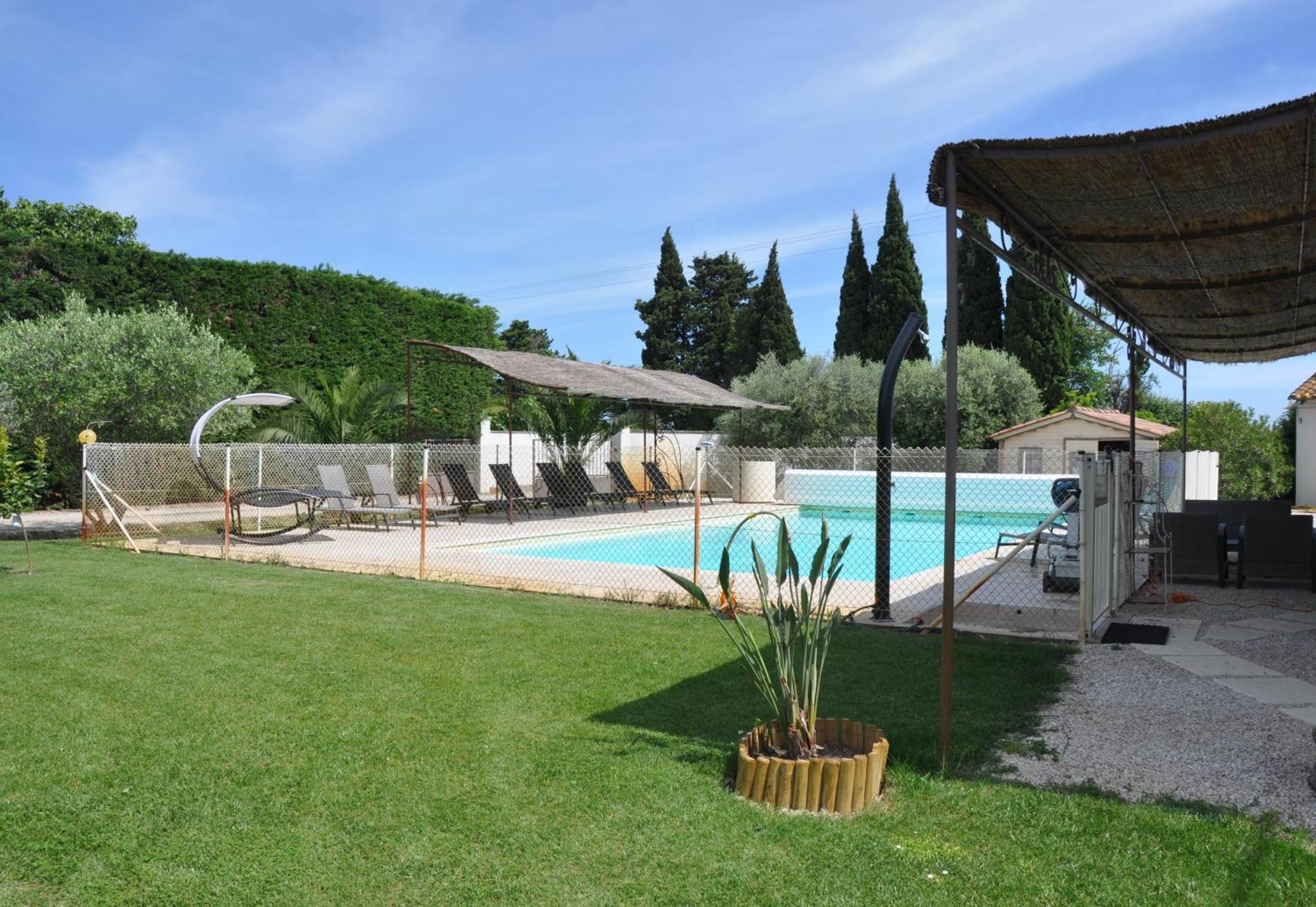 Logis Hotel Des Granges Arles Exterior photo