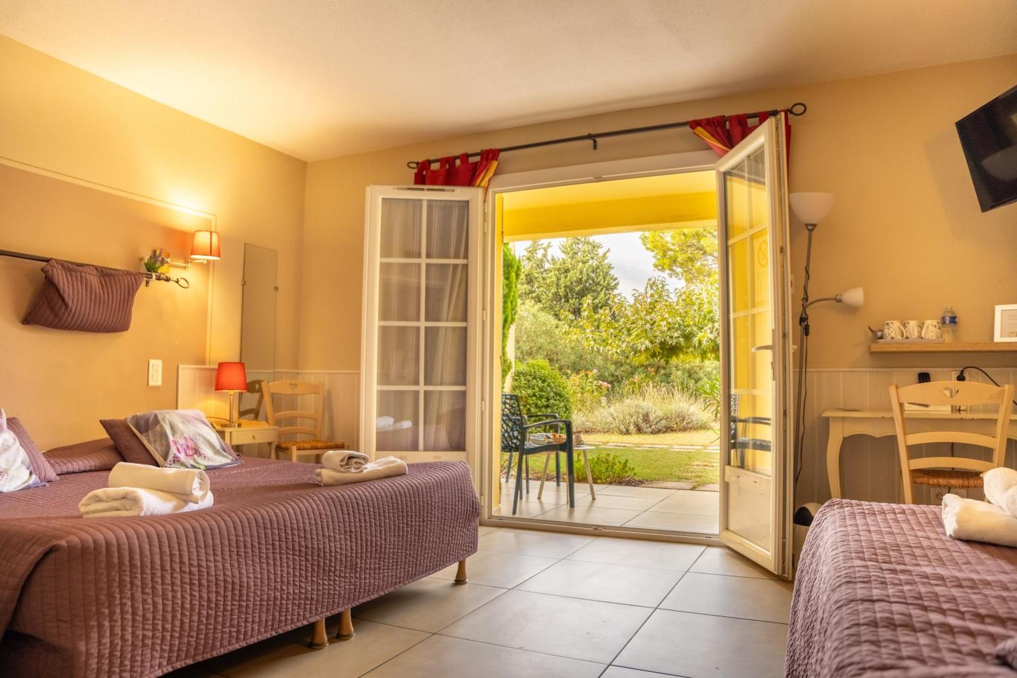 Logis Hotel Des Granges Arles Exterior photo